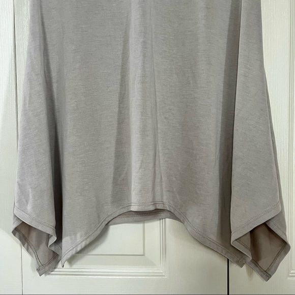 NWOT Design Lab Short Sleeve Criss-Cross Neck Knit Top - Picture 4 of 10